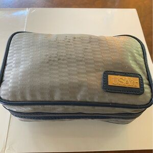 USAir Deluxe first class airline toiletry kit vintage w original unused content